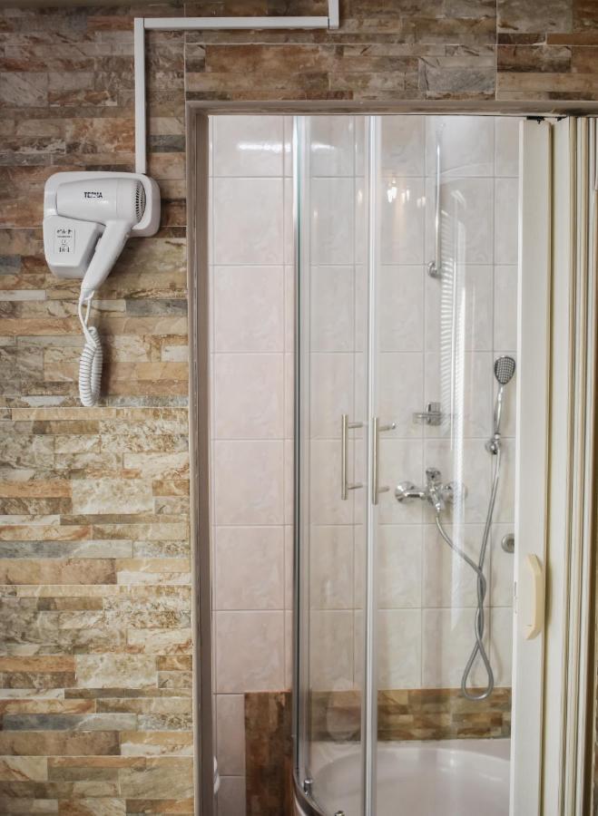 Apartmani Luky Karlobag Luaran gambar